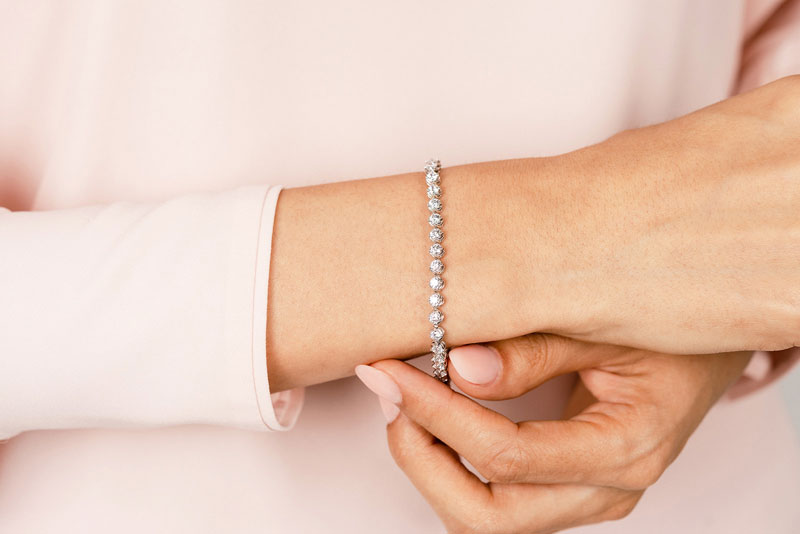 Diamond Tennis Bracelet with Waved Prong Setting